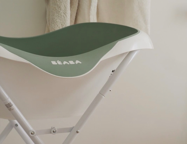 Welche Badewanne ist die beste für ein Neugeborenes? – Worauf Sie bei der Wahl einer Badewanne mit Gestell achten sollten. 