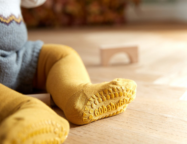 Wann beginnt ein Baby zu krabbeln?