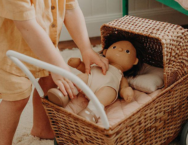 Ein Geschenk für ein 2-jähriges Kind – welches Spielzeug eignet sich am besten für ein kleines Mädchen?