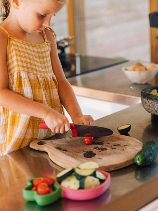 Wooden plate with Radish spoon