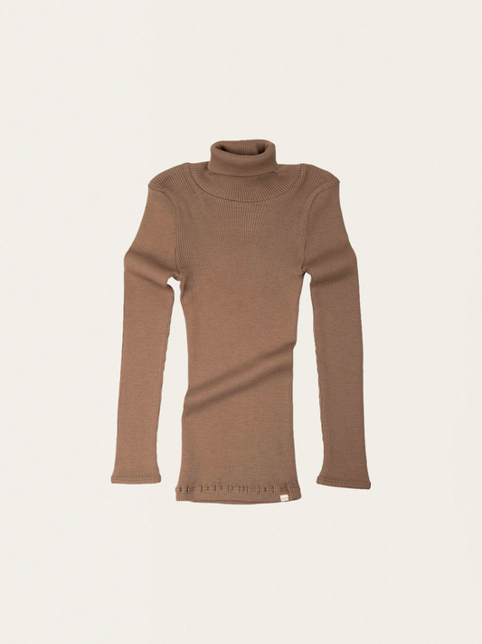 Walnussfarbener, gerippter Rollkragenpullover aus Merinowolle