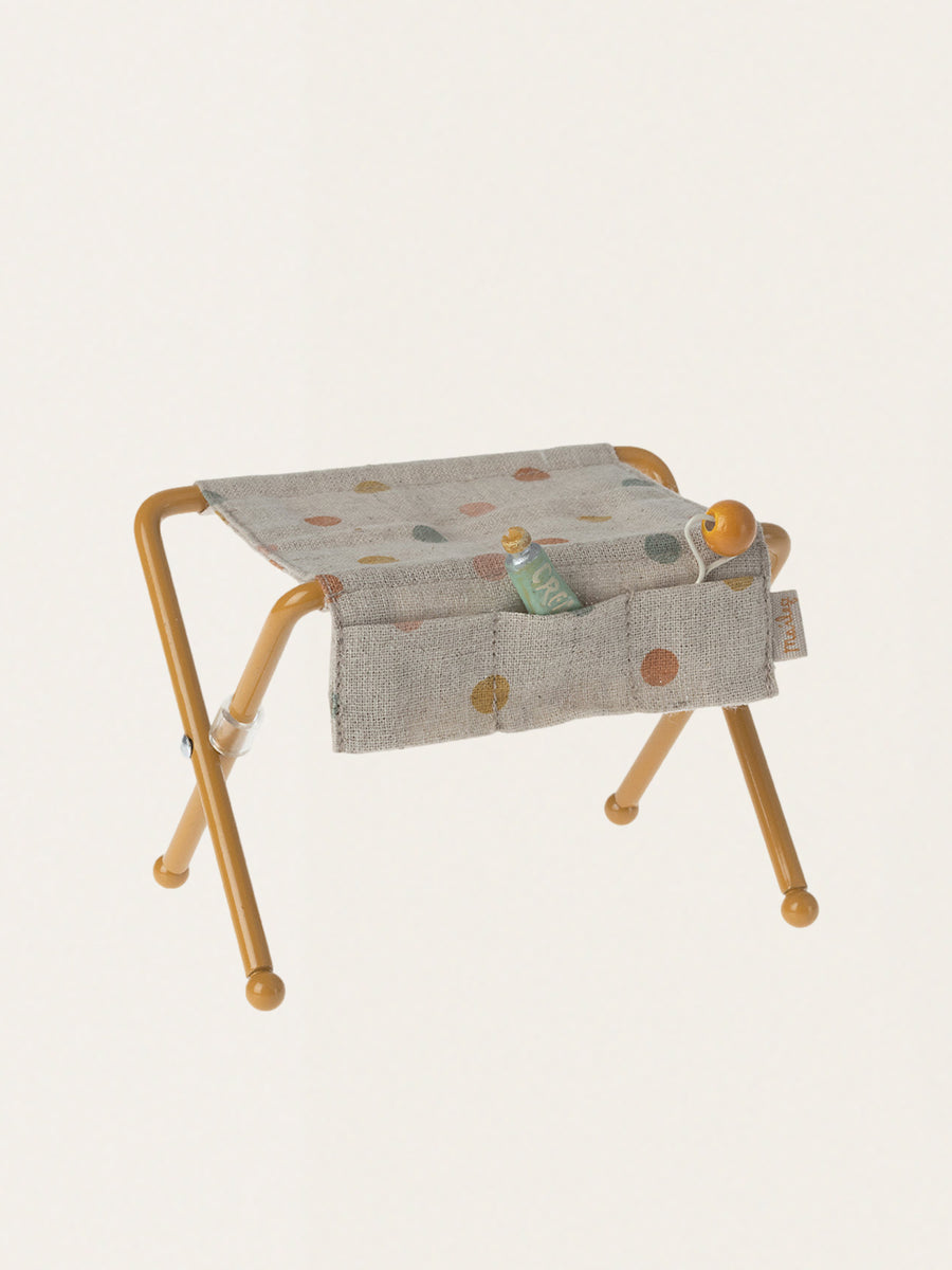Changing table for mice and bunnies