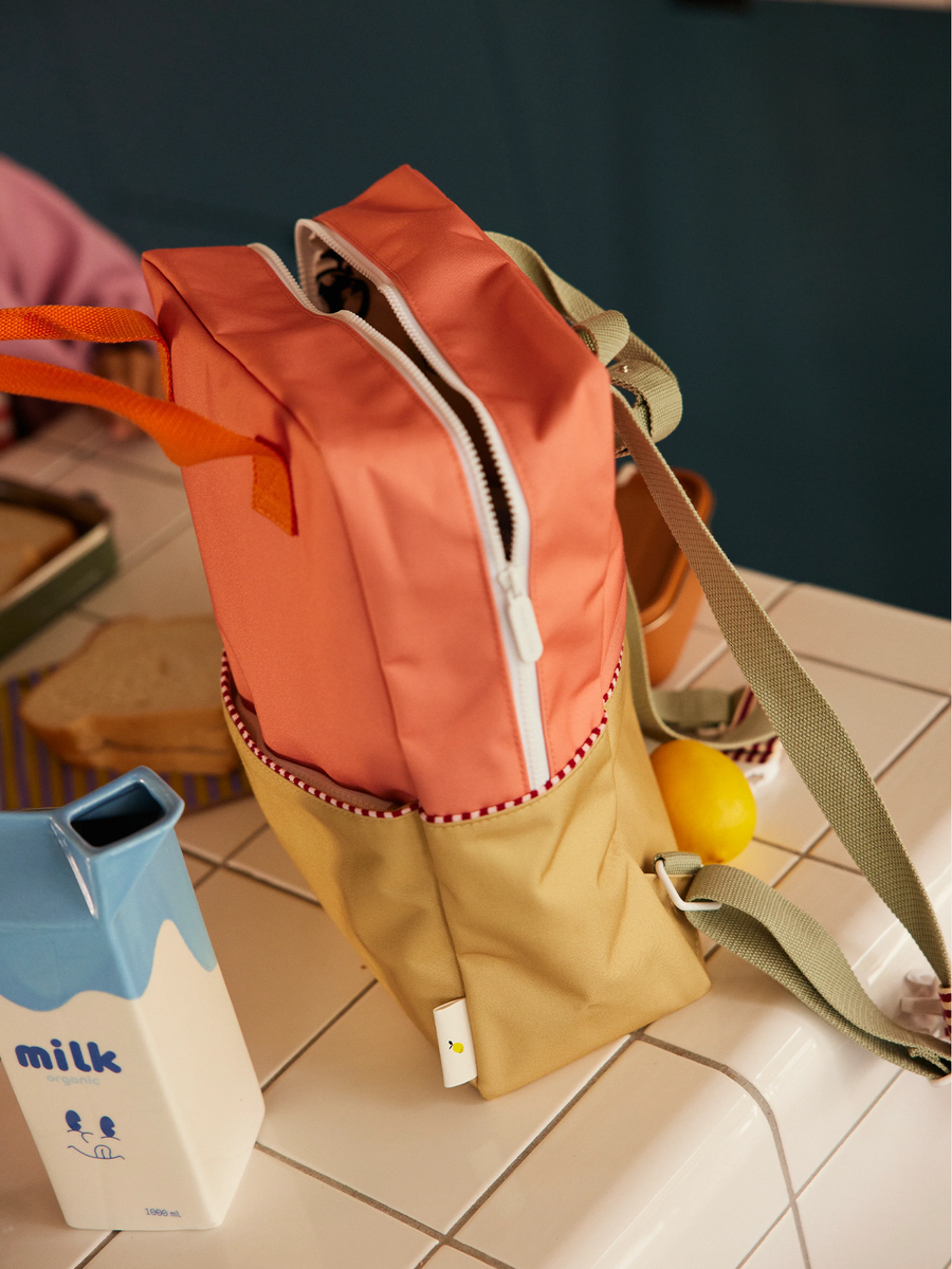 Großer Kinderrucksack von Wonders, Korallenrosa + Schilfgrün