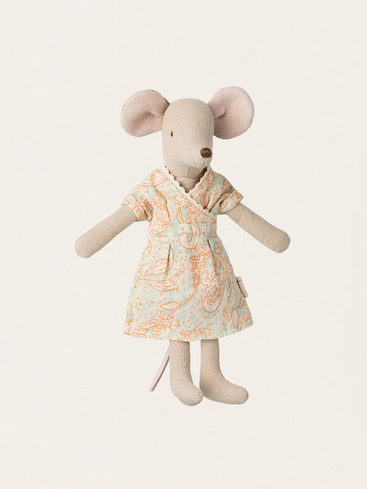 Mama Maus im geblümten Kleid