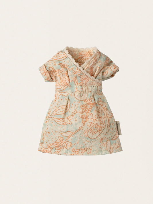 Mama Maus im geblümten Kleid