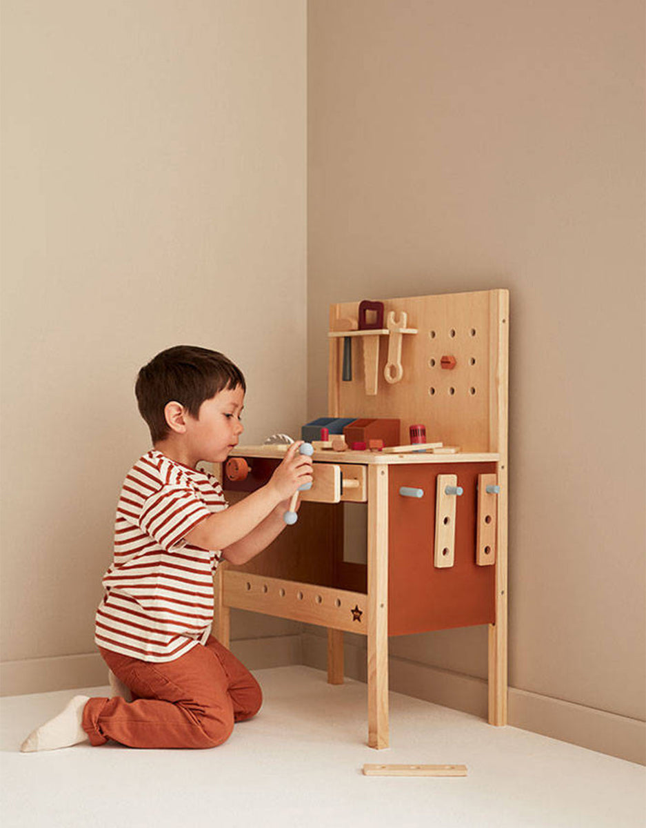 Kid's hub tool table