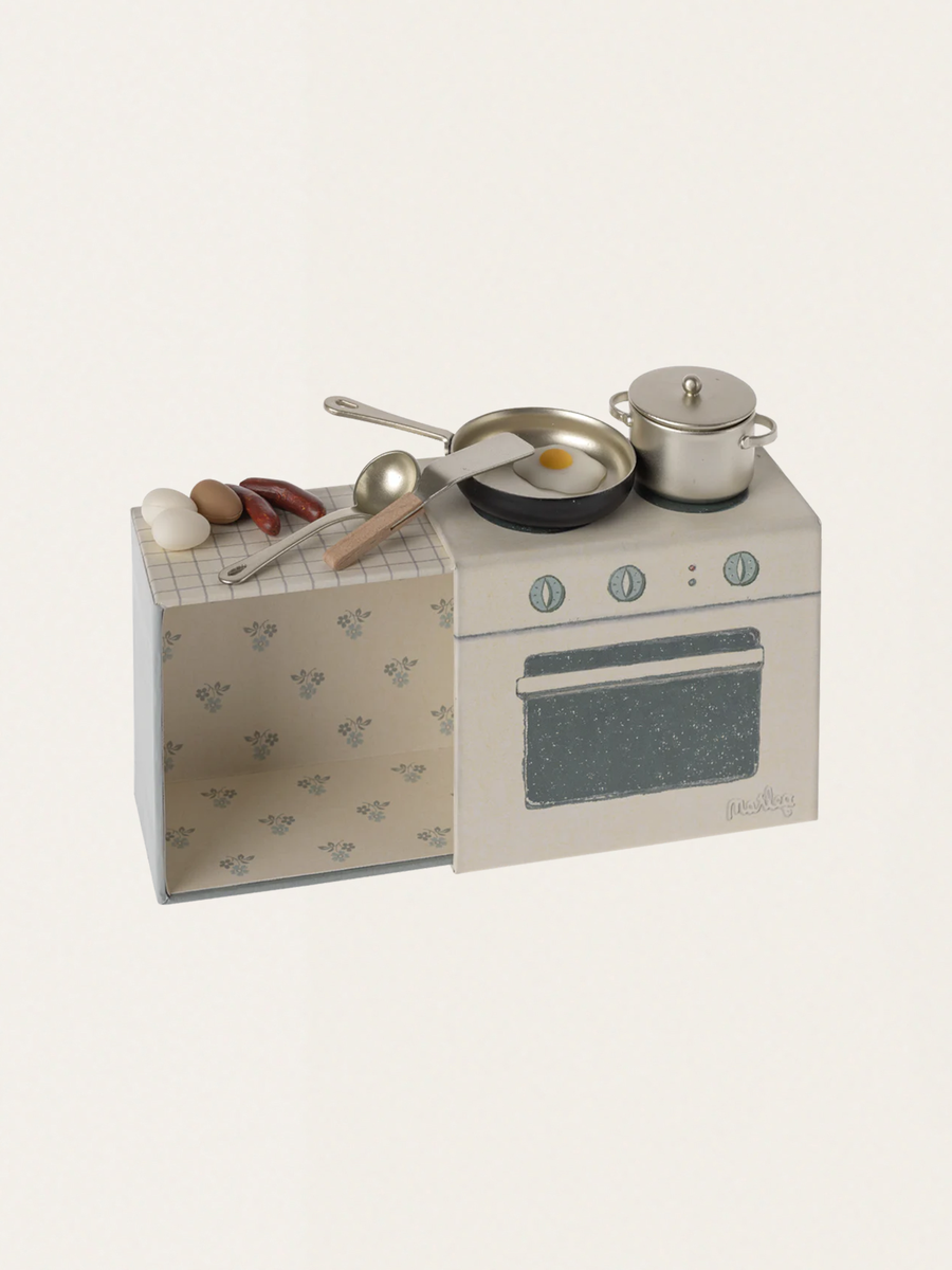 Cooking set for mice and bunnies