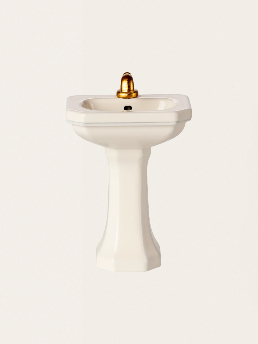 Waschbecken im Badezimmer für das Mäusehaus