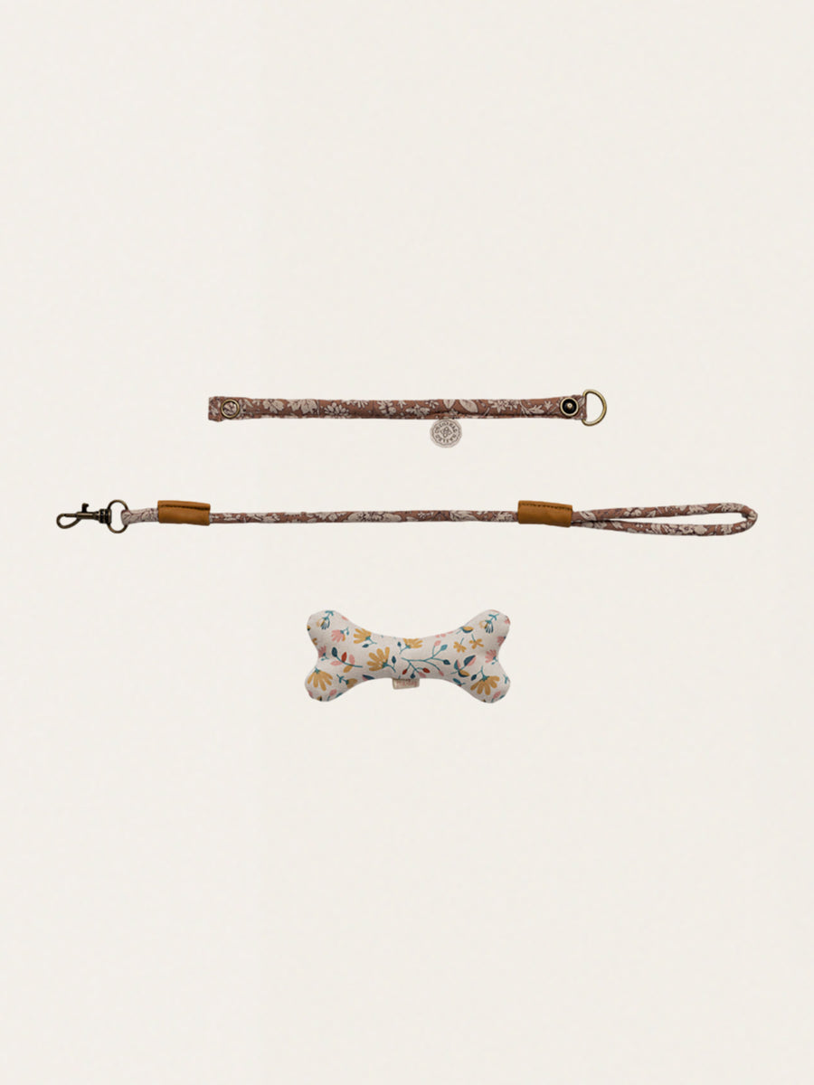 Maileg dog accessories in a metal case