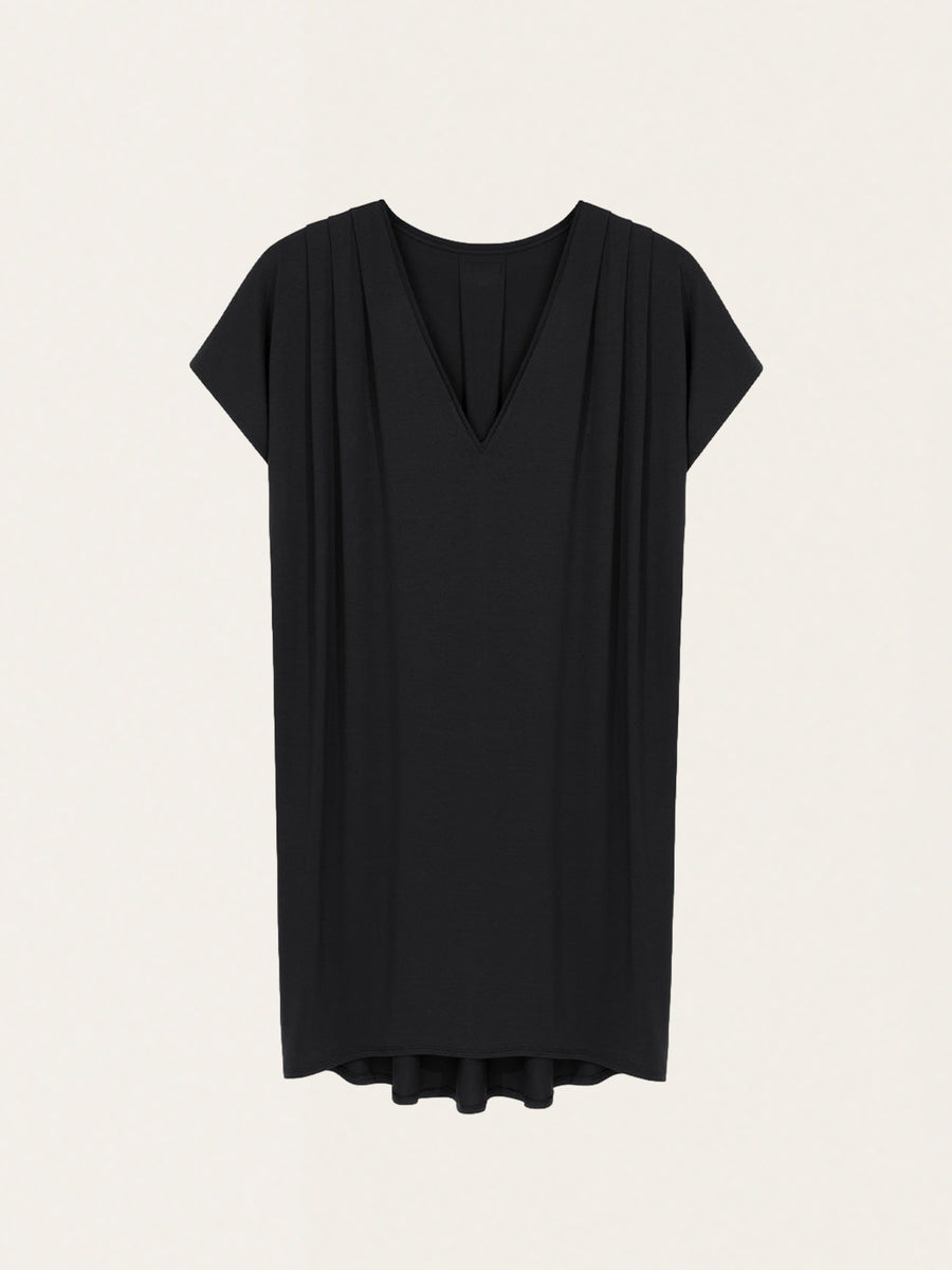 Breastfeeding-friendly maternity shirt
