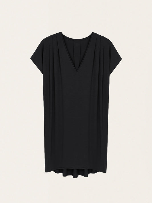 Breastfeeding-friendly maternity shirt
