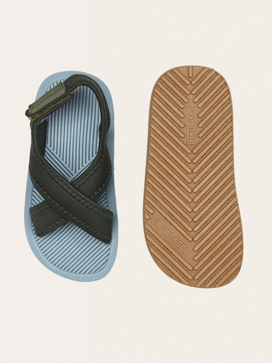 Liz' Schaumstoffsandalen