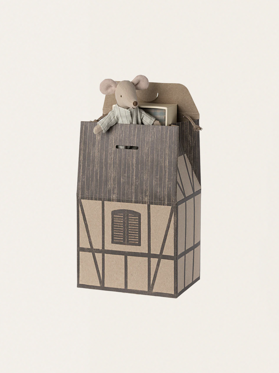 Geschenktüte aus braunem Papier im Landhausstil
