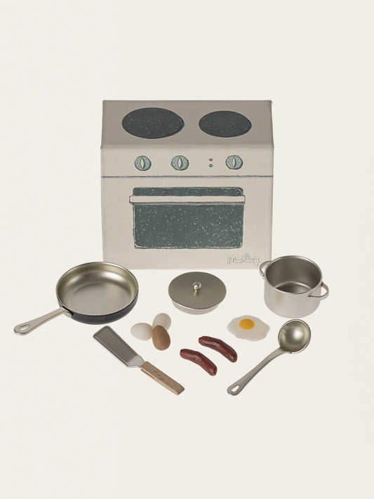 Cooking set for mice and bunnies