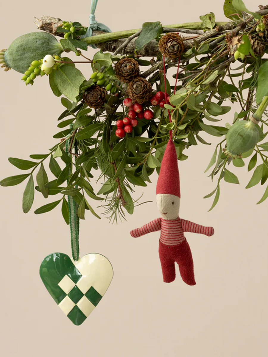 Weihnachtsdekoration mit Elfenjungen