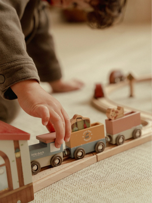 Wooden train with a town - 114 pieces