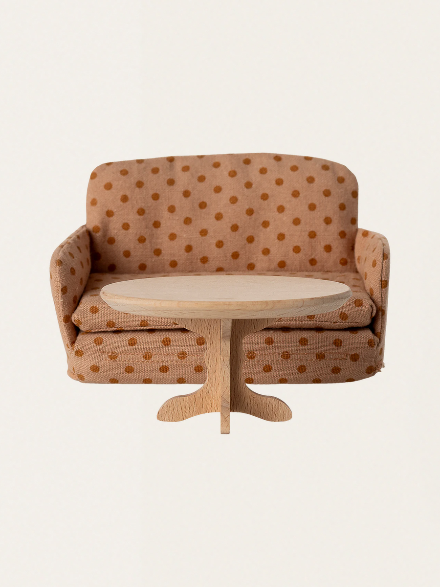 Ovaler Couchtisch für das Mäusehaus