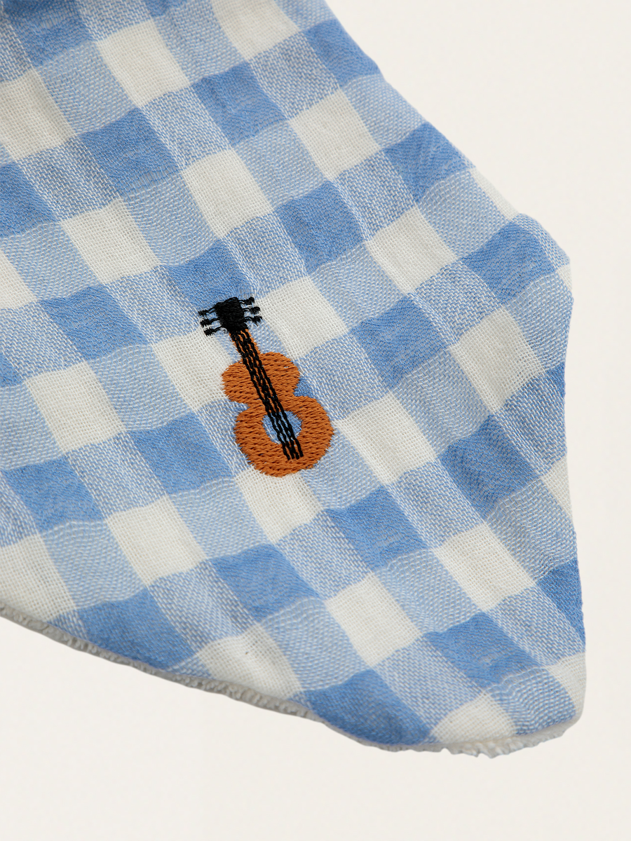 Baby-Set – Strampler mit Akustikgitarrenmotiv + Vichy-Accessoires
