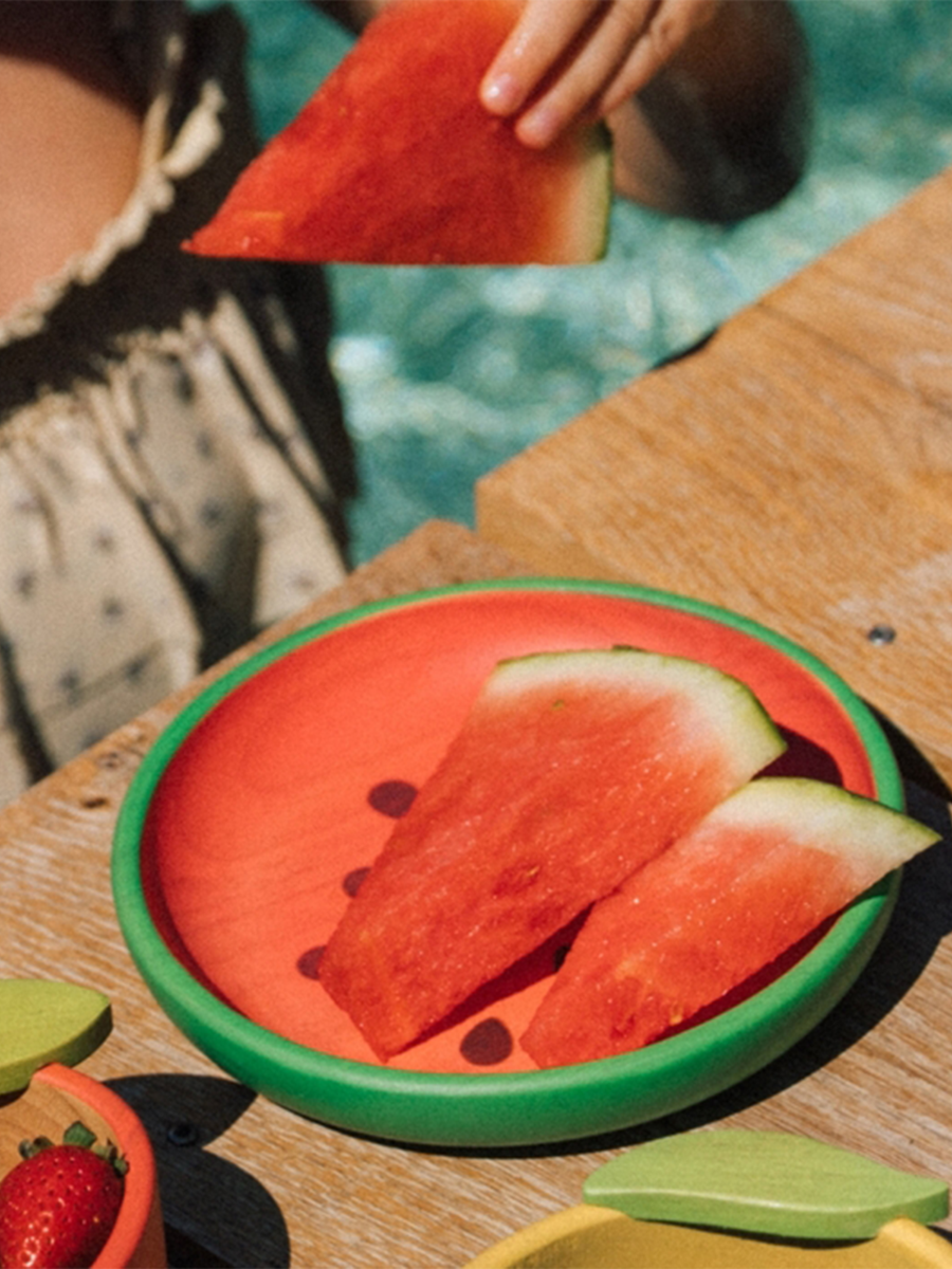 Holzteller mit Wassermelonenlöffel