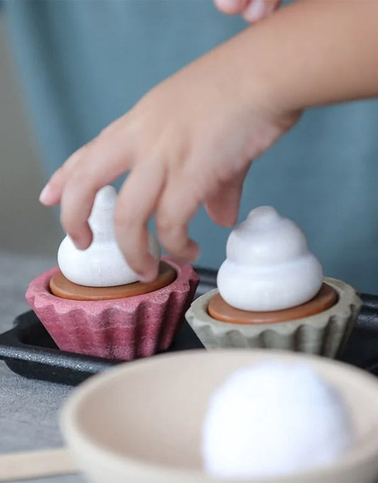 Wooden cupcake baking set