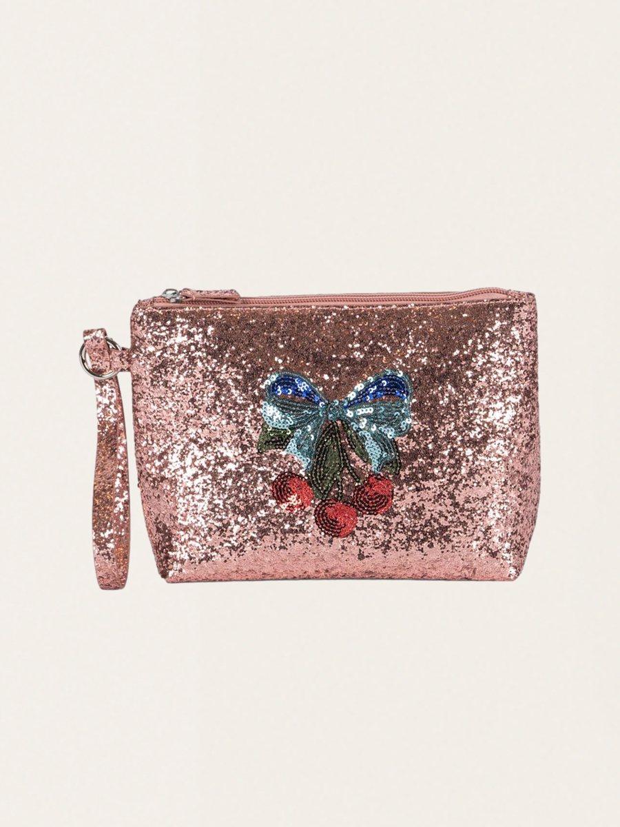 Ein Set Haaraccessoires in einer Kosmetiktasche