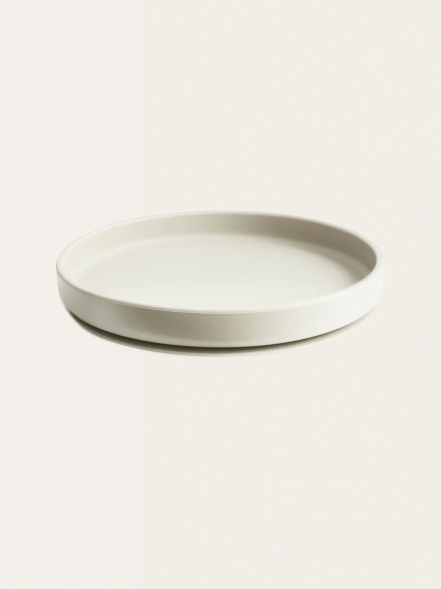 Silicone plate with suction cup