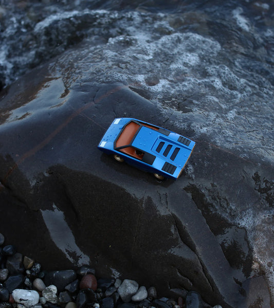 Auto vintage Ufo w stylu Lamborghini