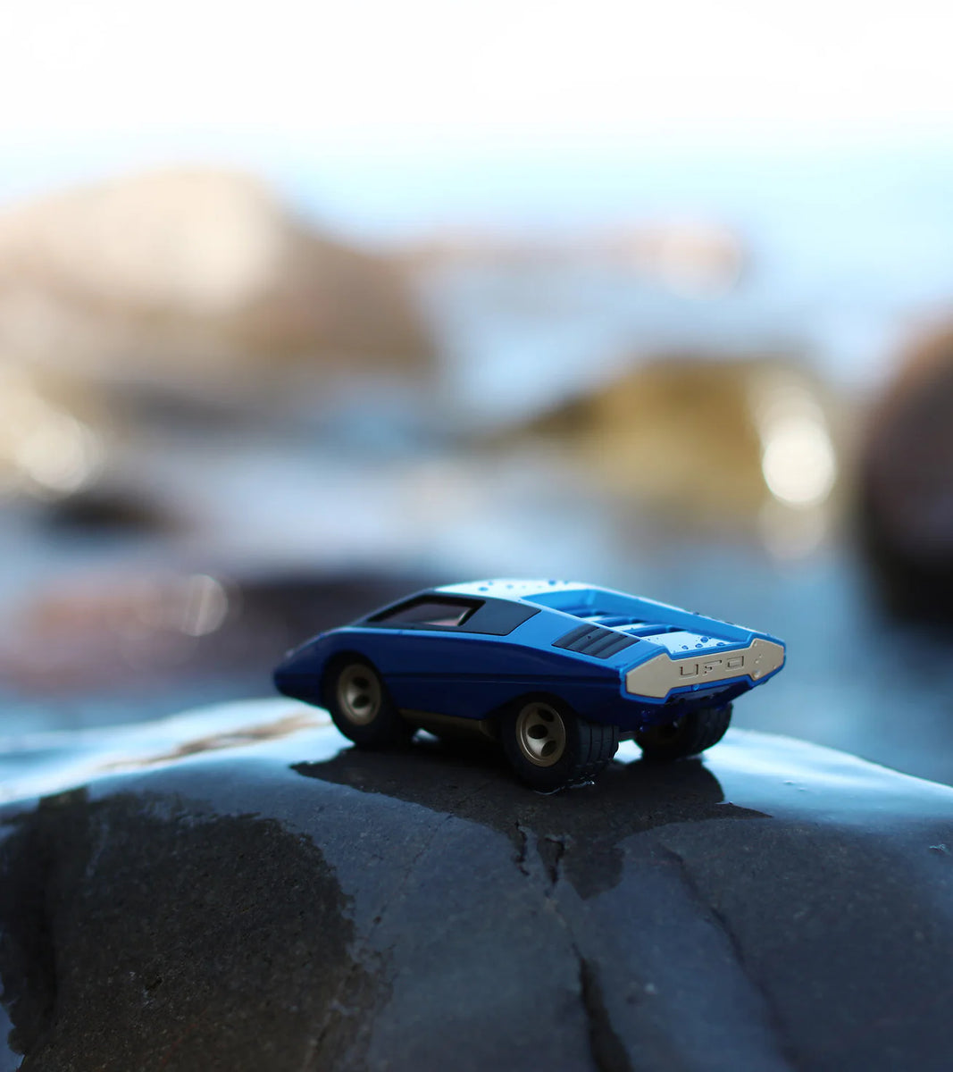 Vintage-UFO-Auto im Lamborghini-Stil