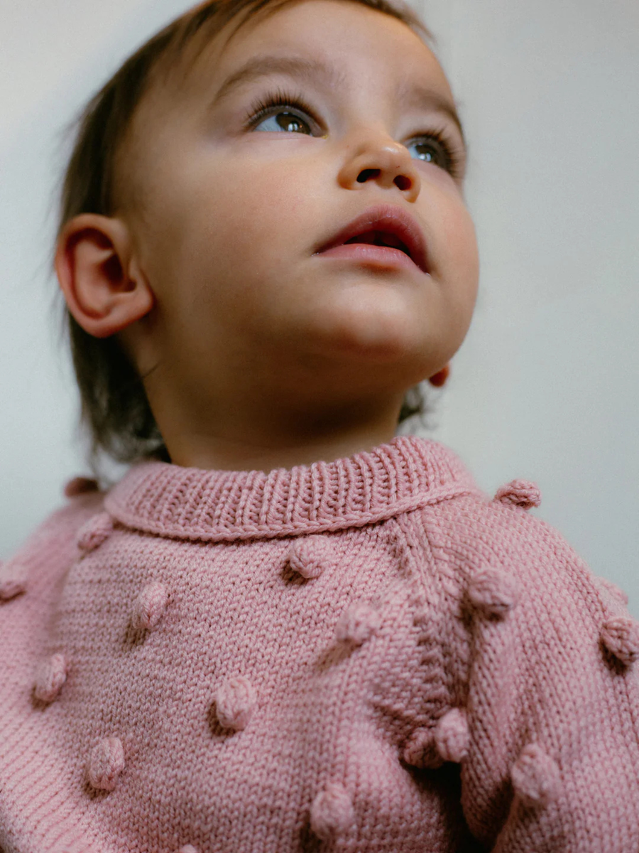 Sweterek z wełny merino popcorn Soft Pink