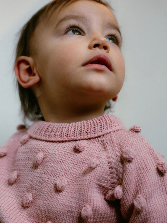 Sweterek z wełny merino popcorn Soft Pink