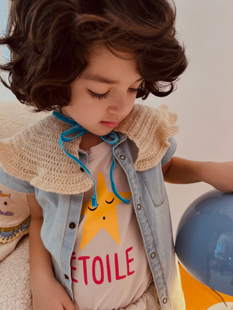 Embroidered children's collar 