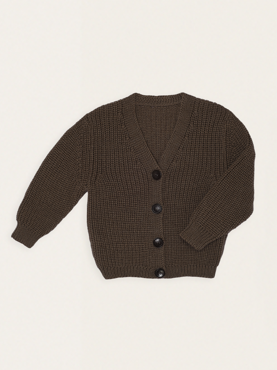 Grobstrickjacke für Kinder im Alltag