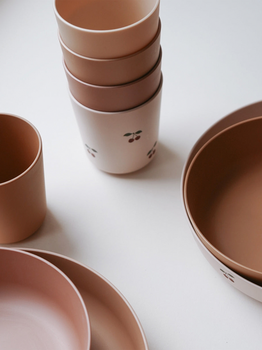 Set mit 5 Öko-Kunststoffbechern.