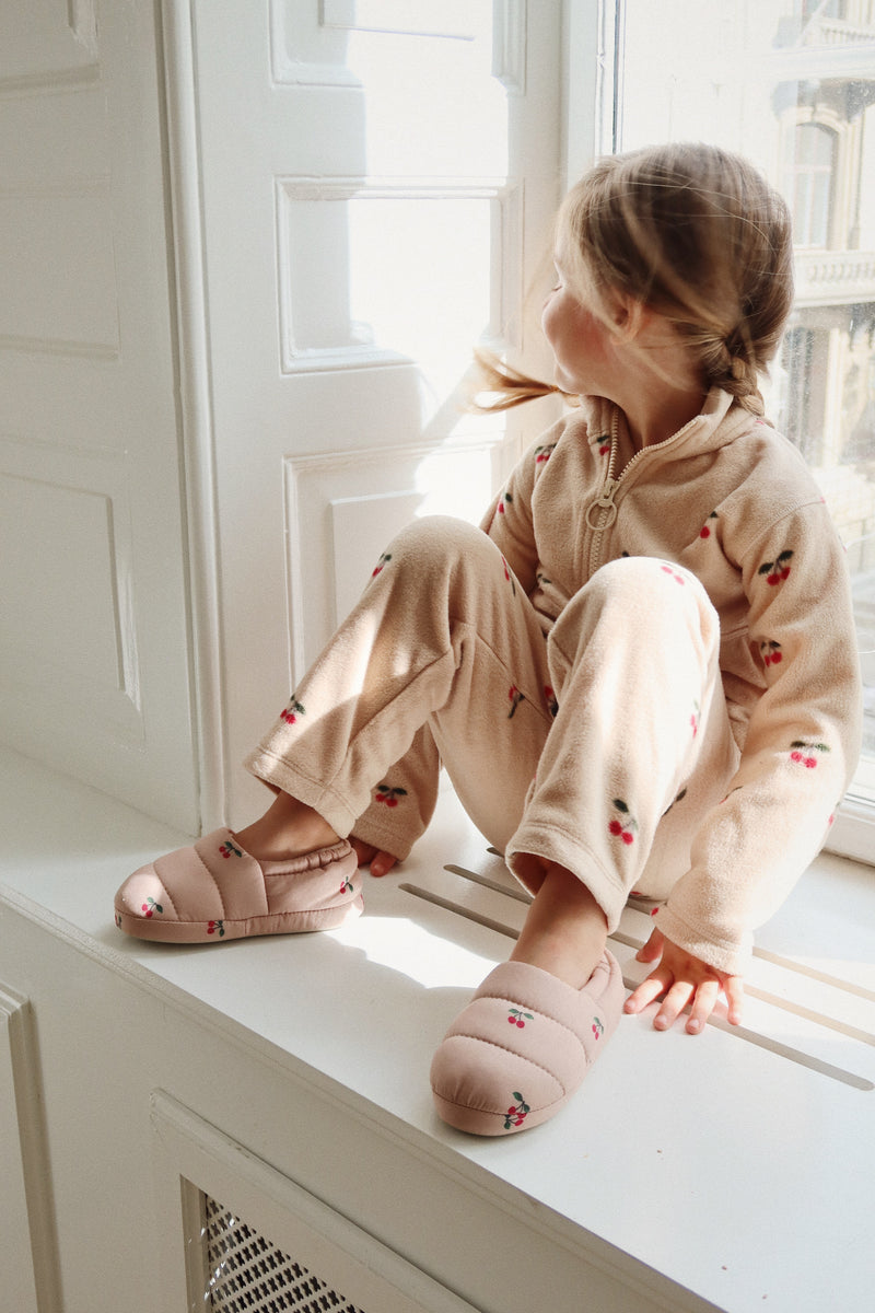 Globe insulated slippers