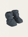 Heather Baby-Fußschuhe, isoliert