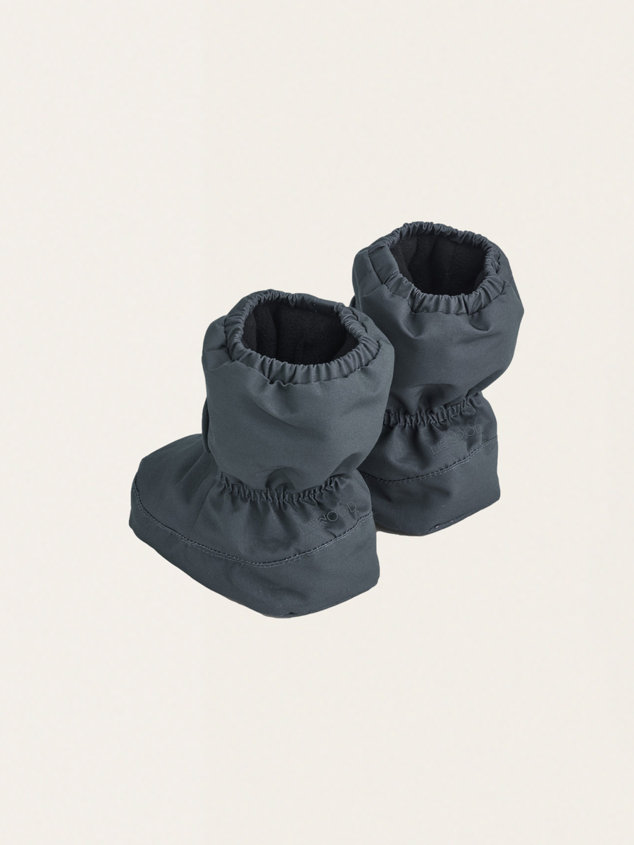 Heather Baby-Fußschuhe, isoliert