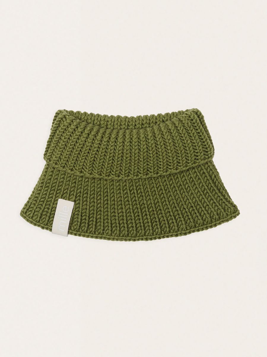 A chunky merino wool scarf