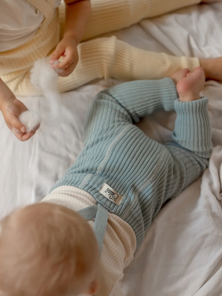 Ciepłe bawełniane legginsy na szelkach Hippy