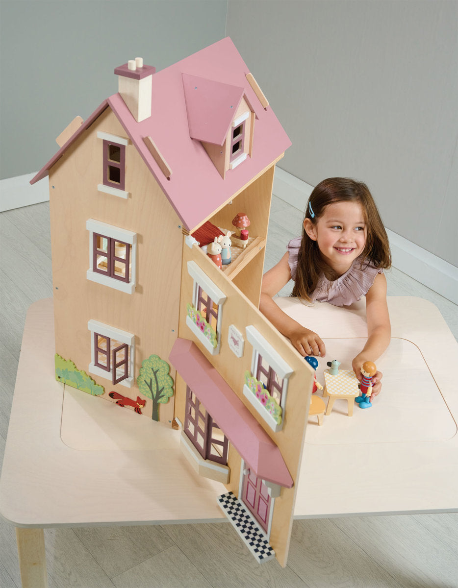 Puppenhaus aus Holz mit Ausstattung