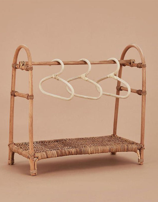 Kleiderbügel aus Rattan für Puppenkleidung