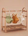 Kleiderbügel aus Rattan für Puppenkleidung